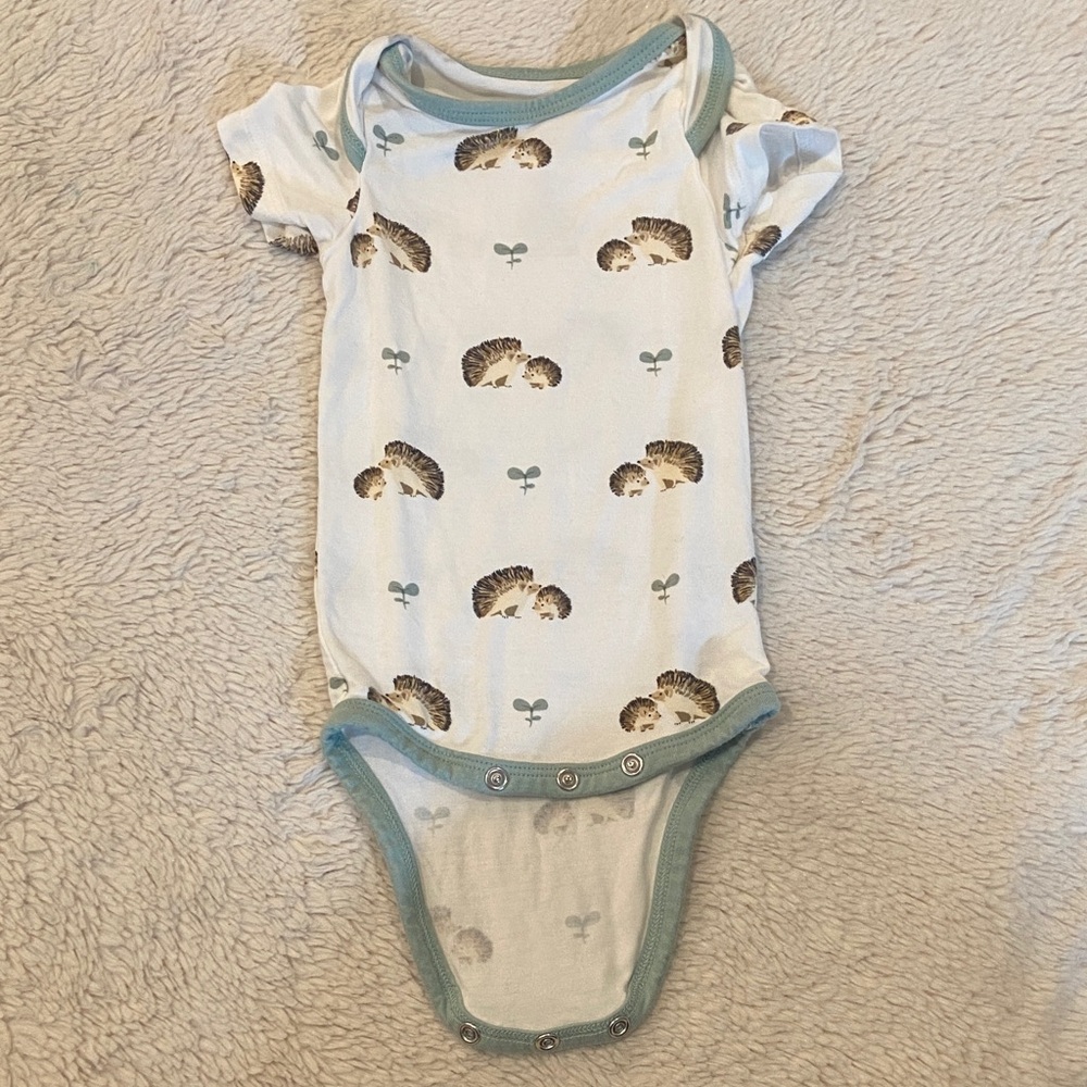 Kyte Baby Hedgehog Print Bamboo Short Sleeve Bodysuit Size 0–3 Months